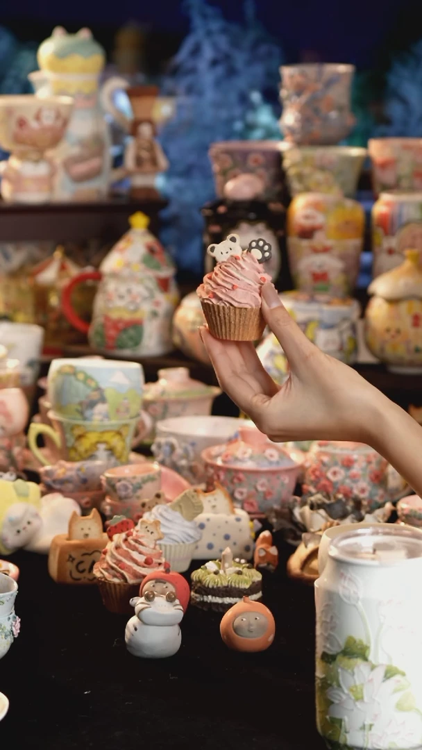 摆件陶景德镇釉下彩手绘设计师款陶瓷