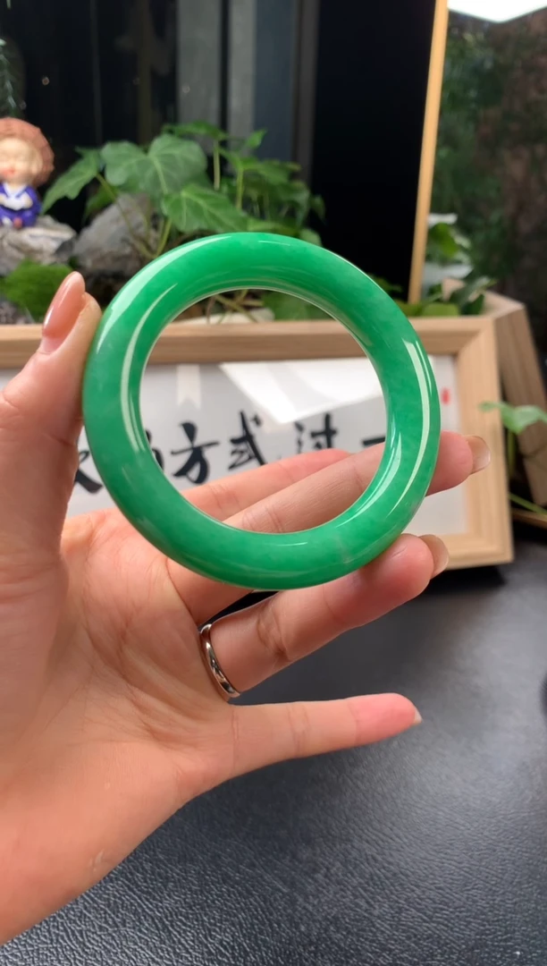 未镶嵌手镯翡翠福**?满绿圆条54
