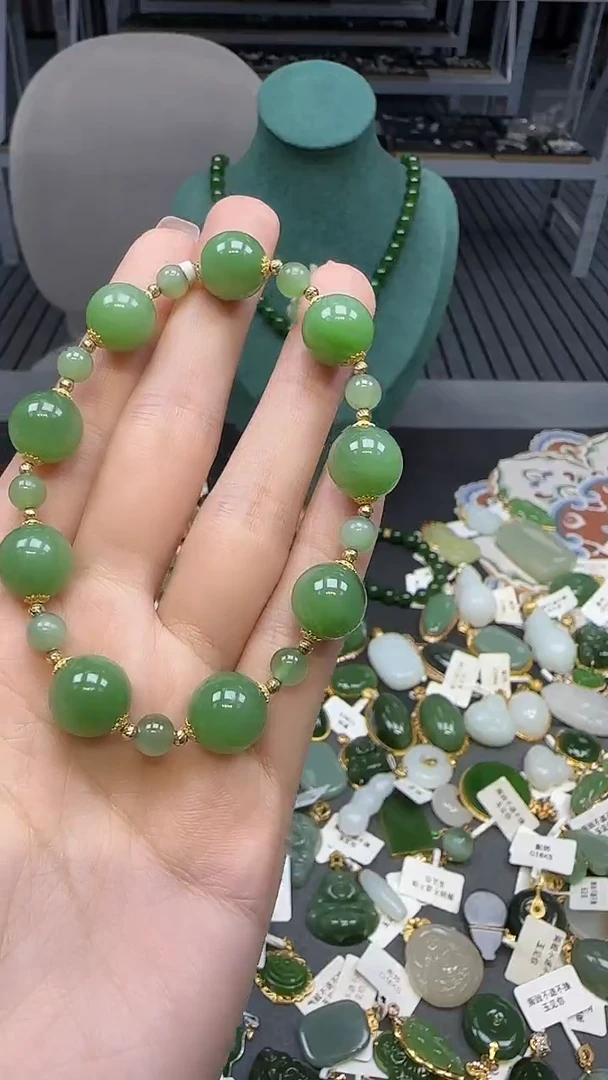 18K金镶嵌手串和田玉1