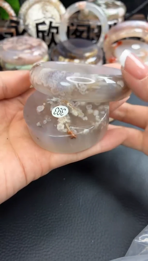 未镶嵌手镯（圆镯）石英质玉55