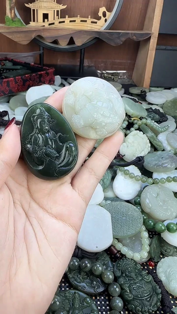 颈饰未镶嵌和田玉1