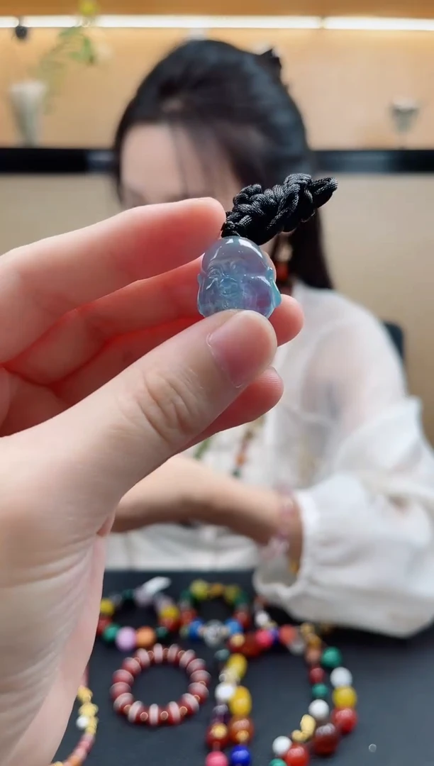 银S925镶嵌颈饰海蓝宝石默认微瑕，介意勿拍！