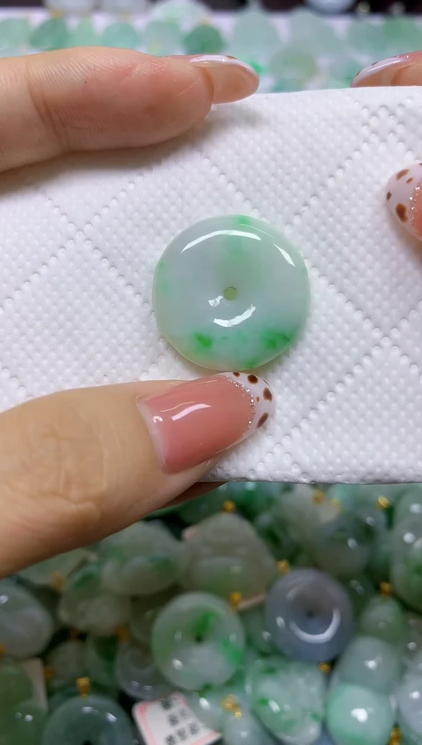颈饰未镶嵌翡翠天然翡翠A货