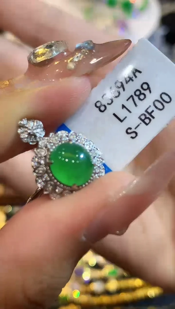 18K金镶嵌戒指翡翠熠*L1789多样性发其一
