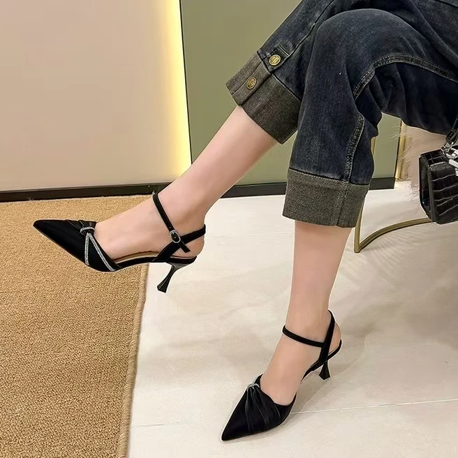 816  新款时尚气质细跟尖头包头凉鞋