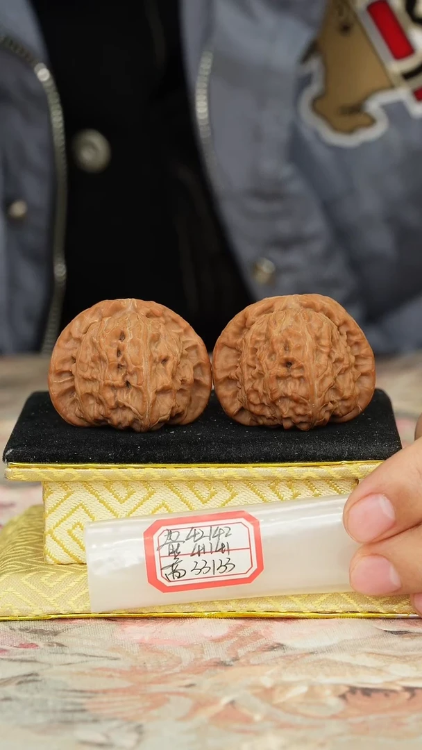 【闪购商品】文玩核桃把件白狮子