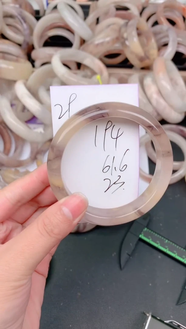 未镶嵌手镯石英质玉194