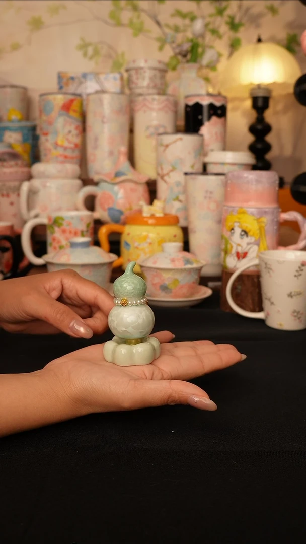 陶景德镇手绘的杯子