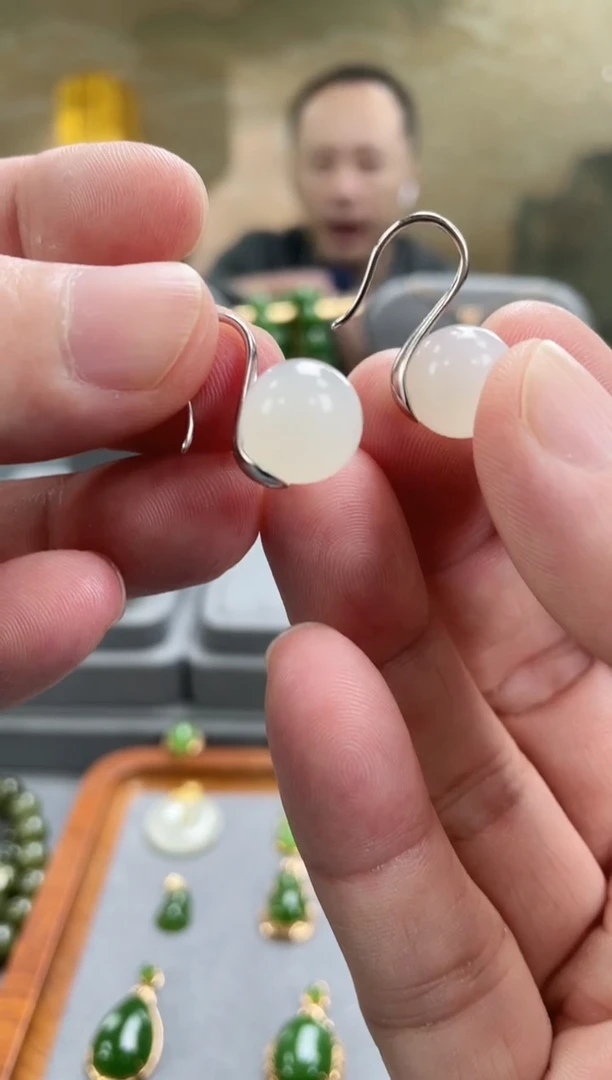 银S925镶嵌和田玉耳饰银S925镶嵌 和田玉 耳饰