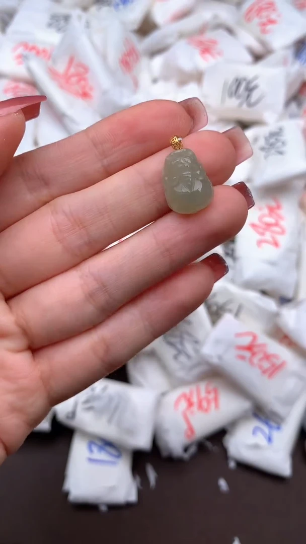 【闪购商品】翡翠挂件未镶嵌一