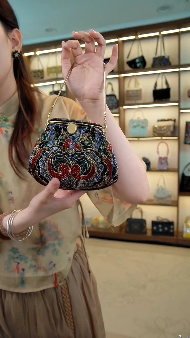 织绣百格汇手工包