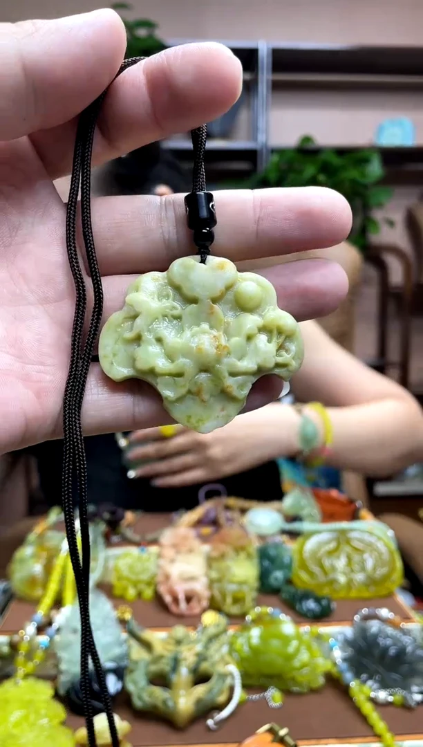 未镶嵌岫玉吊坠·