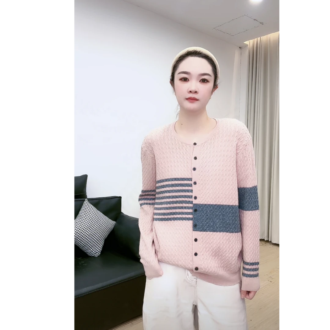 JUANJUAN自制粉灰拼接休闲风针织开衫