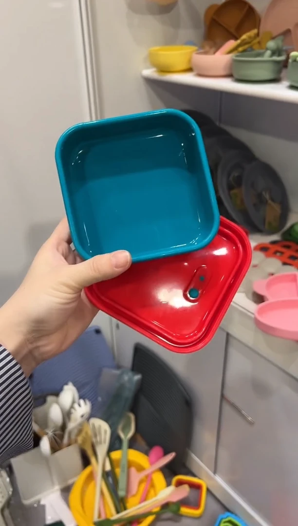 硅胶绿底红盖-0.3L正方排气盒