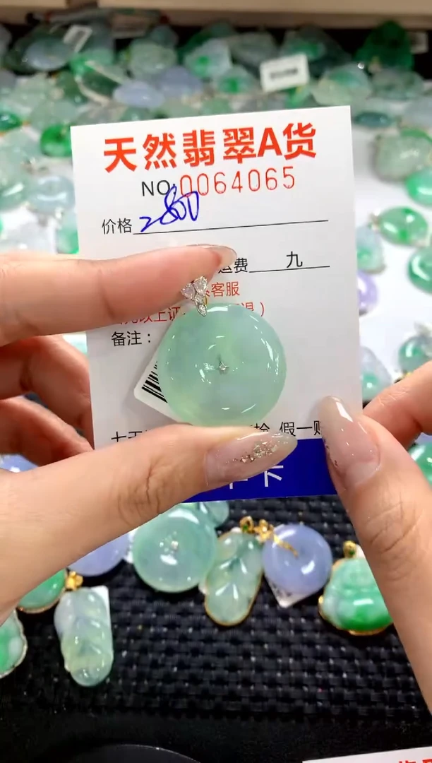 颈饰18K金镶嵌翡翠1111111111111111