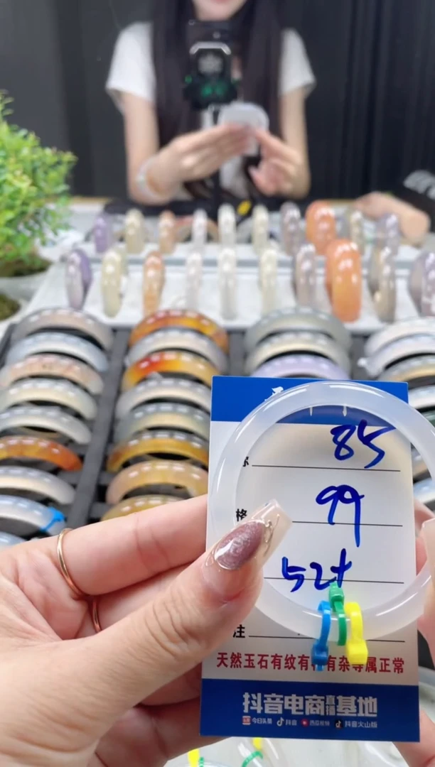 玛瑙/玉髓手镯未镶嵌85