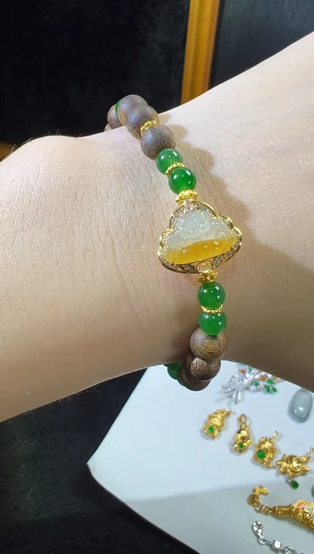 18K金镶嵌手串翡翠高冰黄翡设计款手串