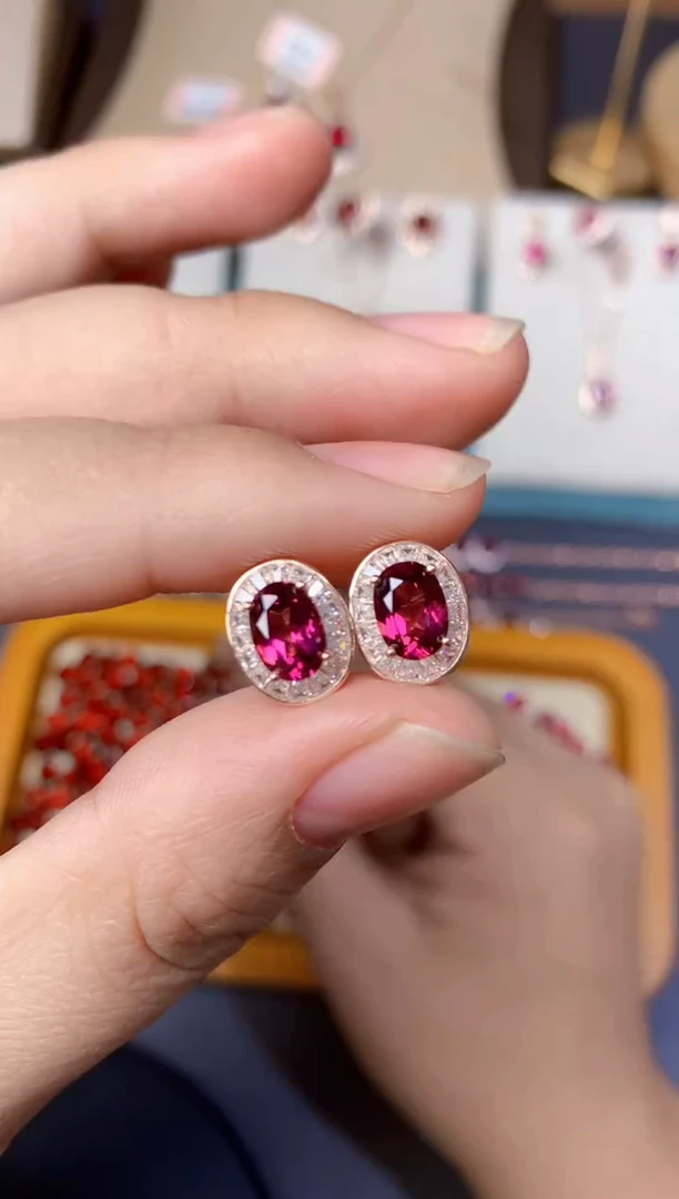 银S925镶嵌耳钉石榴石天然镁铝