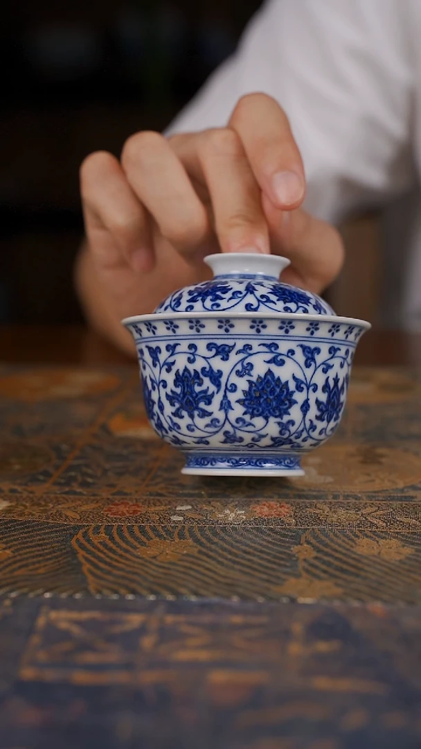 水造青花缠枝莲盖碗