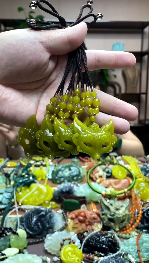 未镶嵌岫玉吊坠 多样性发货发其中之一