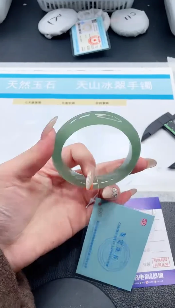 【闪购商品】石英质玉手镯未镶嵌5-V339-58