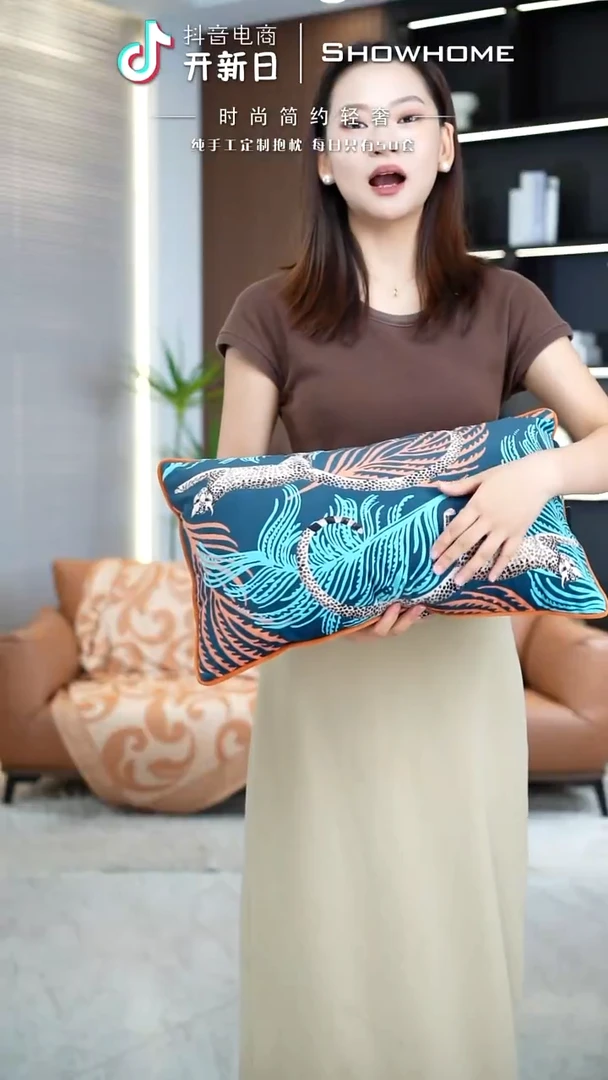化纤豹纹图案腰枕30X50