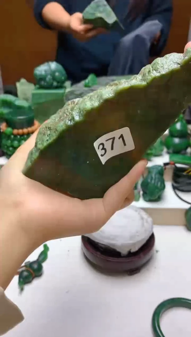 未镶嵌和田玉（碧玉）珠宝半成品0