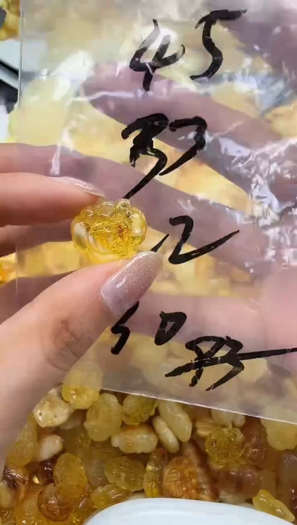 裸石琥珀未镶嵌如图