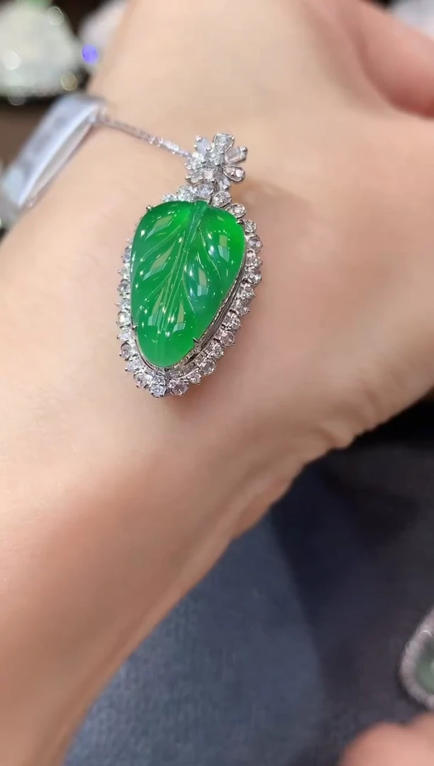 吊坠(不含链)18K金镶嵌翡翠A49