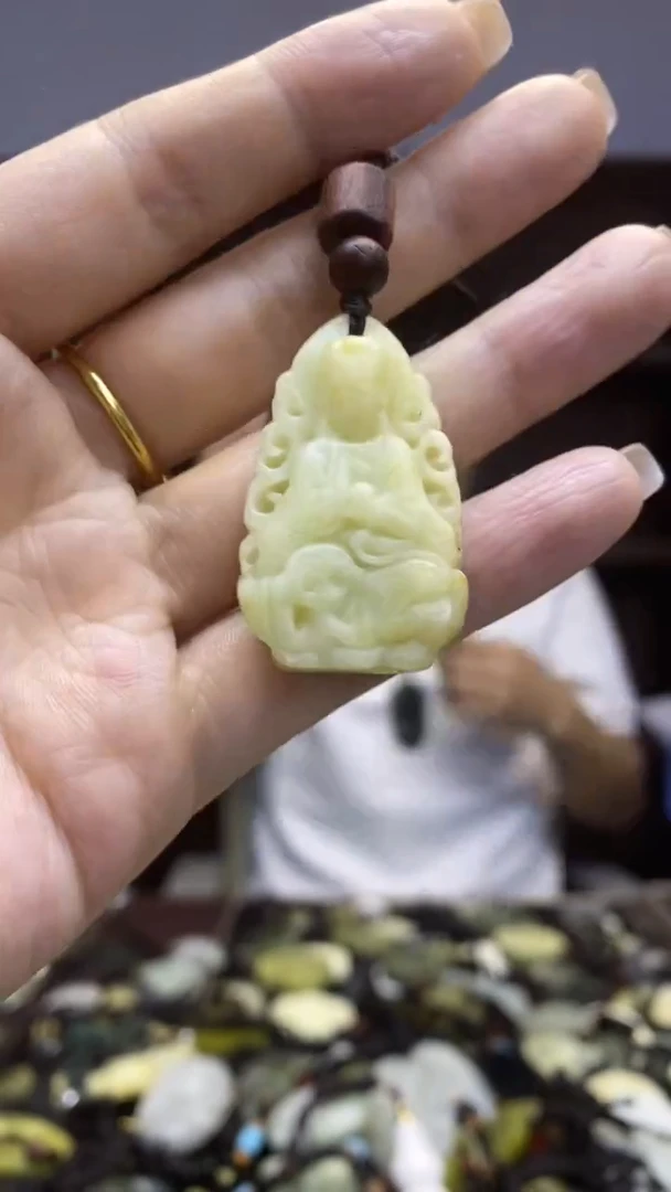 未镶嵌岫玉挂件