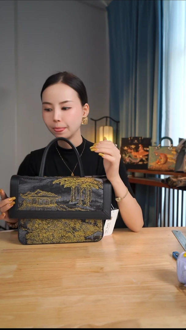 蚕丝氪***丝民族风单肩斜挎马鞍包包