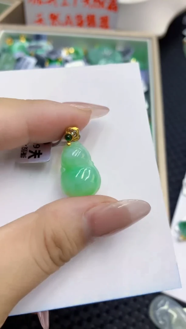 翡翠未镶嵌吊坠(不含链)1