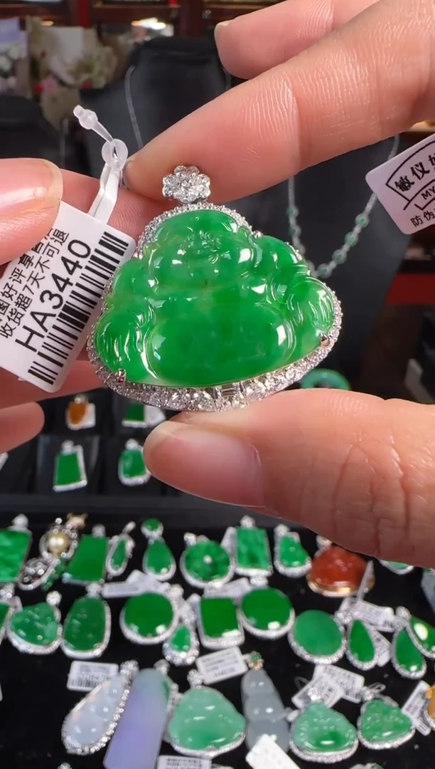 颈饰18K金镶嵌翡翠HA3440冰辣绿佛公