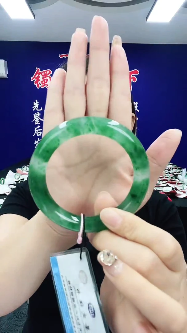 石英质玉（非洲翠）手镯未镶嵌1