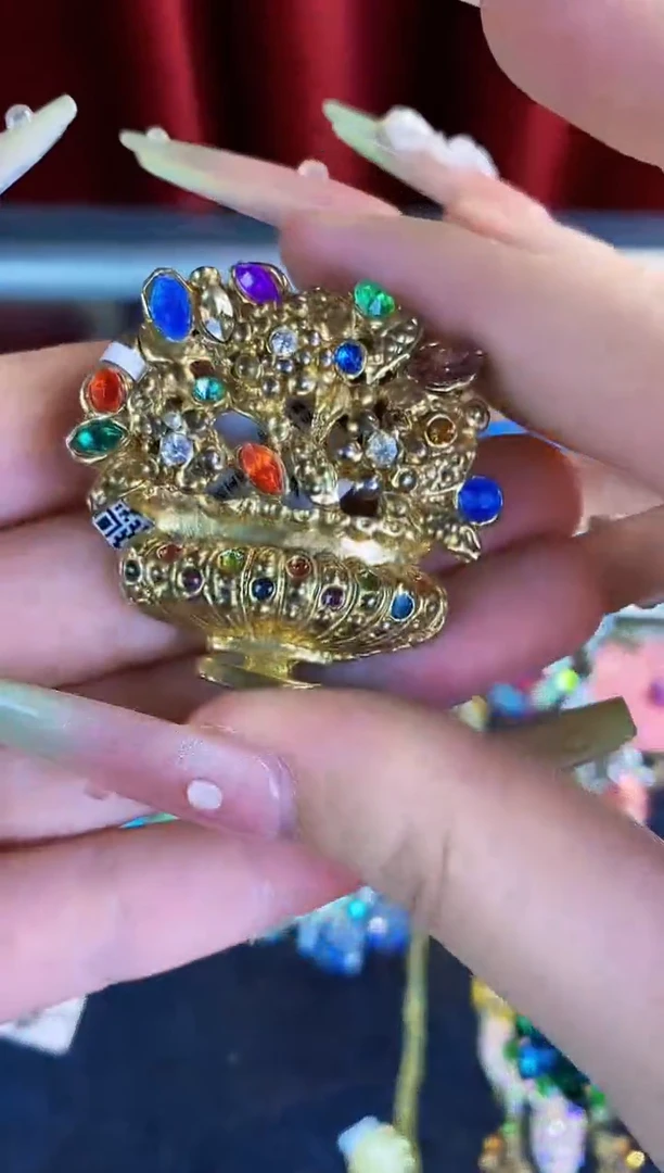 瓷片楚楚中古珠宝甄选不退换