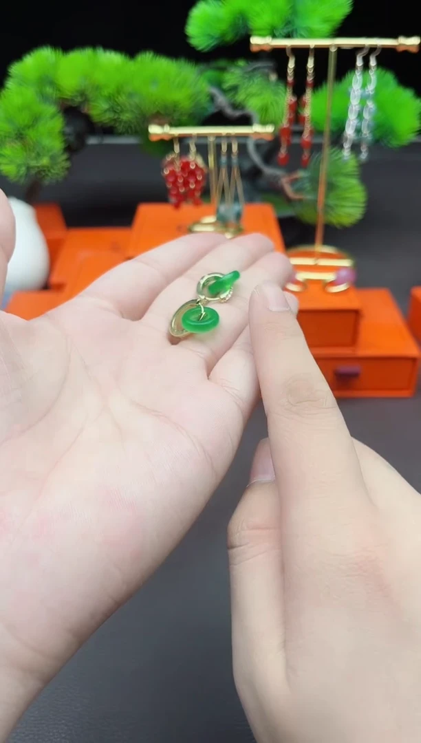 石英质玉（非洲翠）银S925镶嵌耳饰绿耳扣 小
