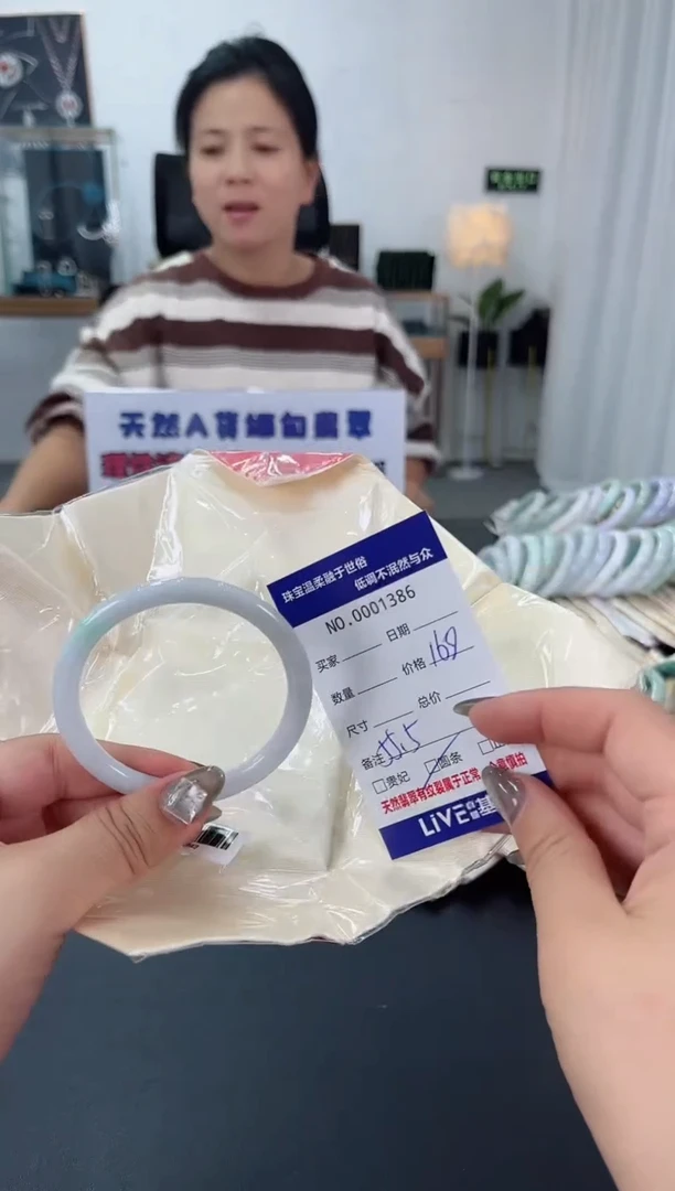 【闪购商品】翡翠手镯未镶嵌天然翡翠A货