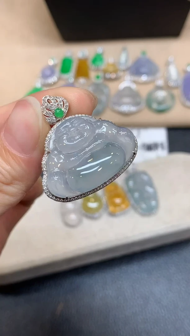 颈饰18K金镶嵌翡翠佛公【无服务费