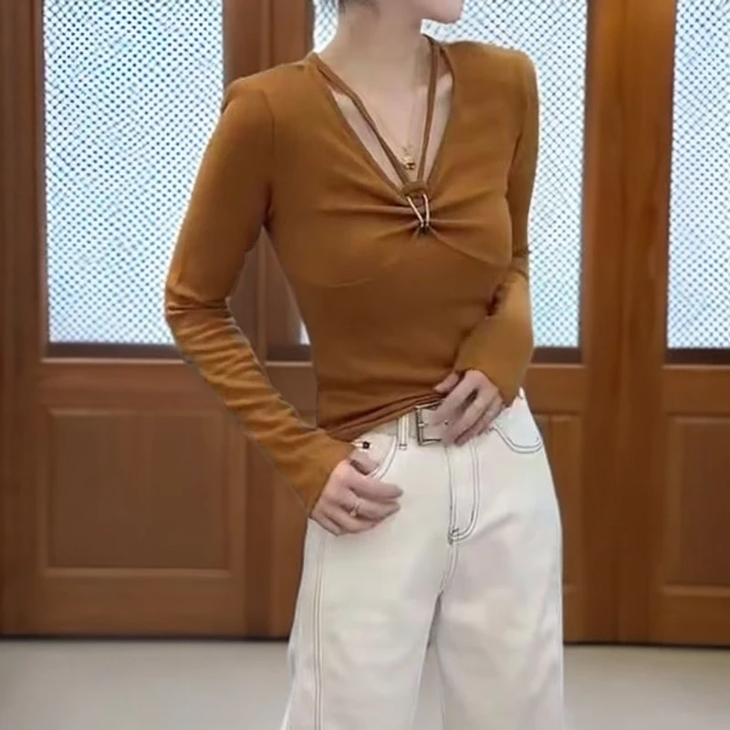 2025秋冬新款纯欲风设计感V领褶皱长袖T恤女修身显瘦气质时尚上衣
