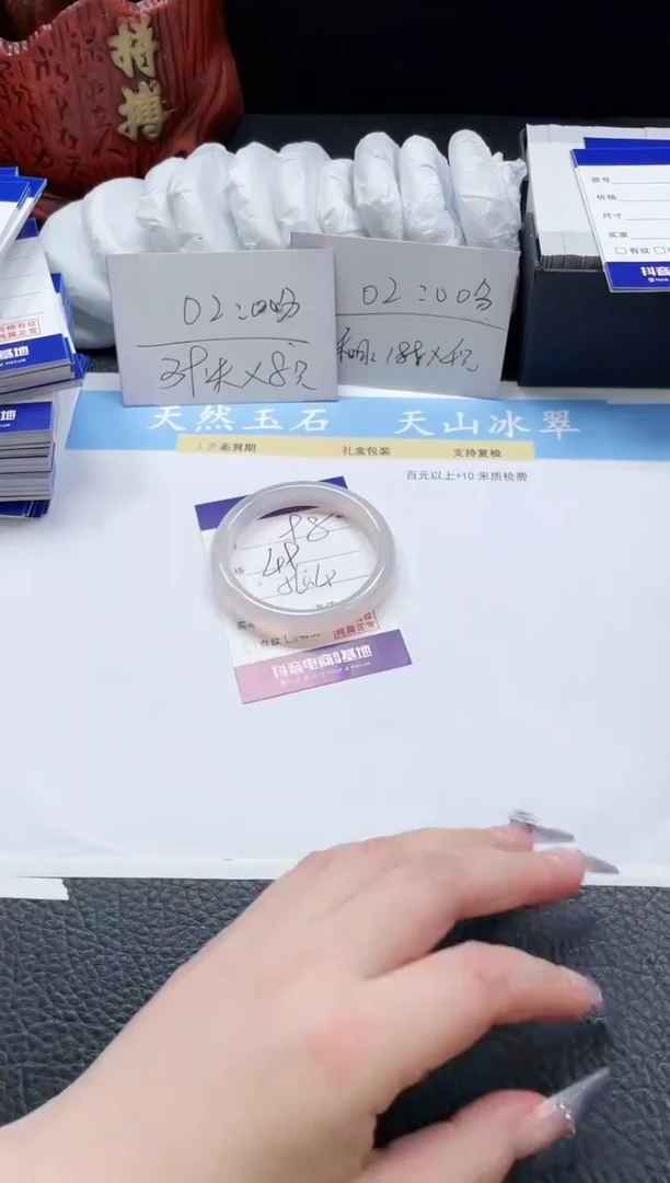 【闪购商品】石英质玉手镯未镶嵌98-54