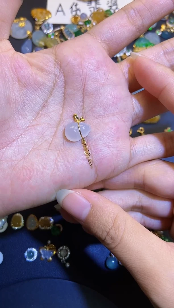 吊坠(不含链)18K金镶嵌翡翠1