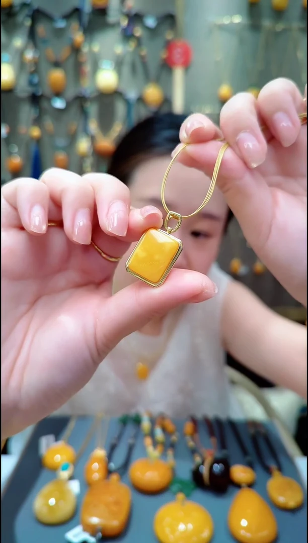 蜜蜡银S925镀金镶嵌珠宝奇石﹣F228蜜蜡吊坠赠项圈