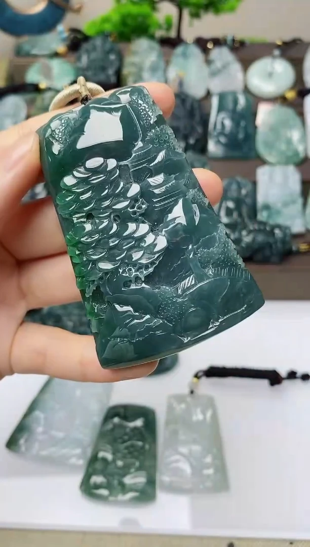 翡翠未镶嵌颈饰