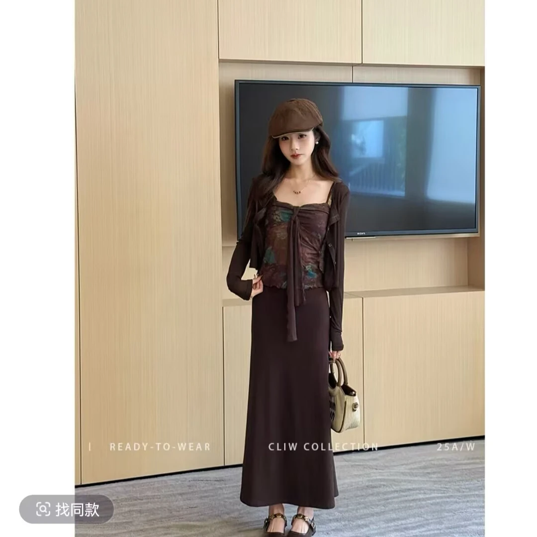 菜菜梧桐套装小个子秋季显瘦复古洋气开衫+内搭吊带+半身裙三件套