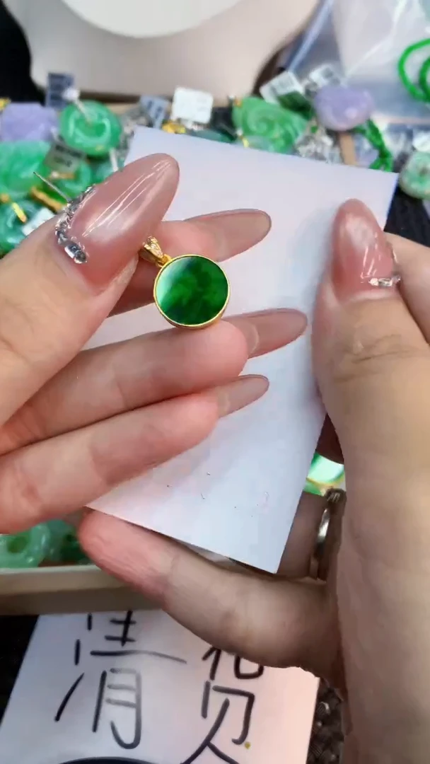 翡翠未镶嵌吊坠(不含链)1