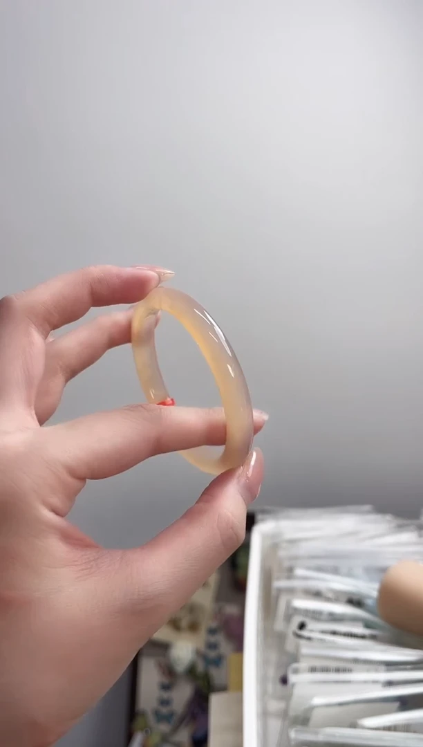 玛瑙/玉髓手镯未镶嵌54圈 需要包容