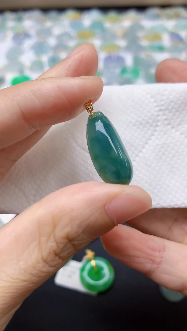 翡翠18K金镶嵌颈饰天然缅甸A货翡翠