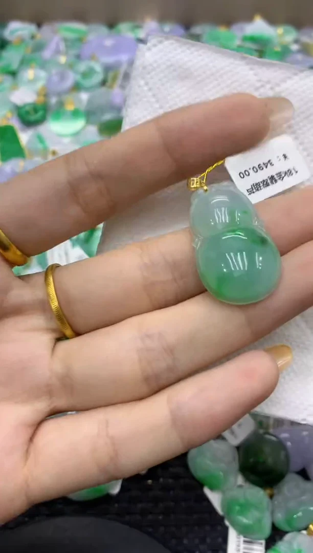 颈饰18K金镶嵌翡翠天然缅甸翡翠A货