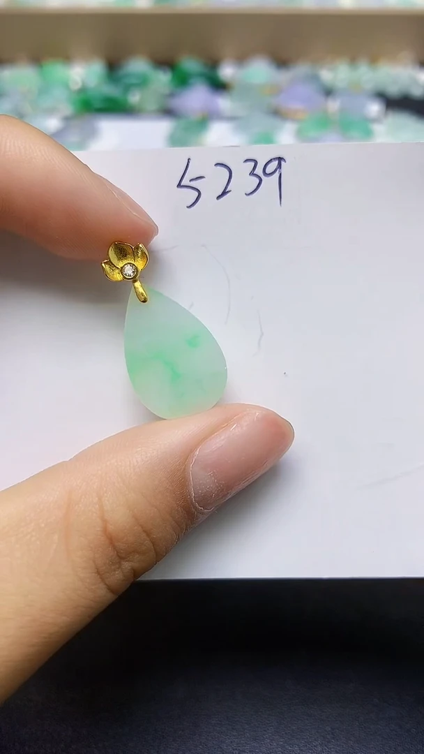 翡翠未镶嵌颈饰 天然缅甸翡翠A货