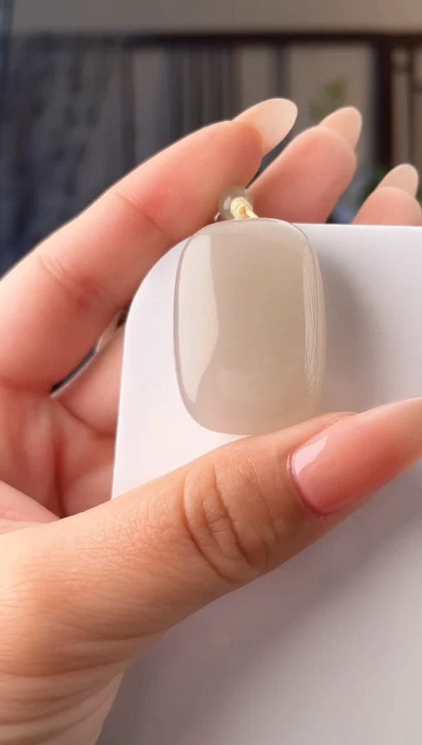 颈饰未镶嵌和田玉无事牌 多样性发其一